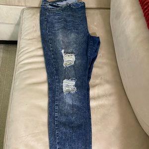 Women’s Refuge stonewashed look distress denim jegging. Sz: 18